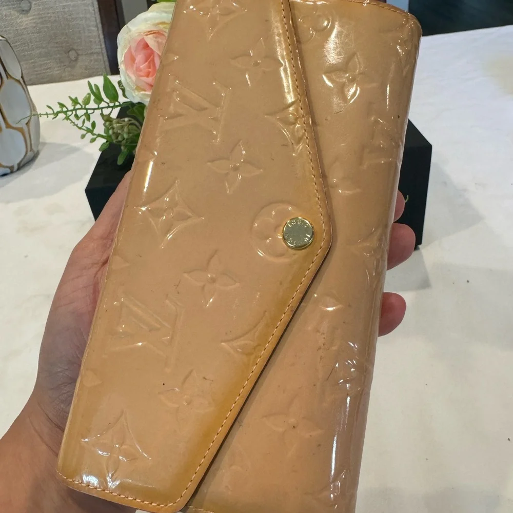Authentic Louis Vuitton Sarah vernis wallet - Picture 4 of 14